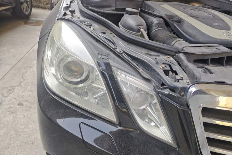 Used Mercedes-Benz E-Class 2009 E 300 Fashion Model Right Front Headlight