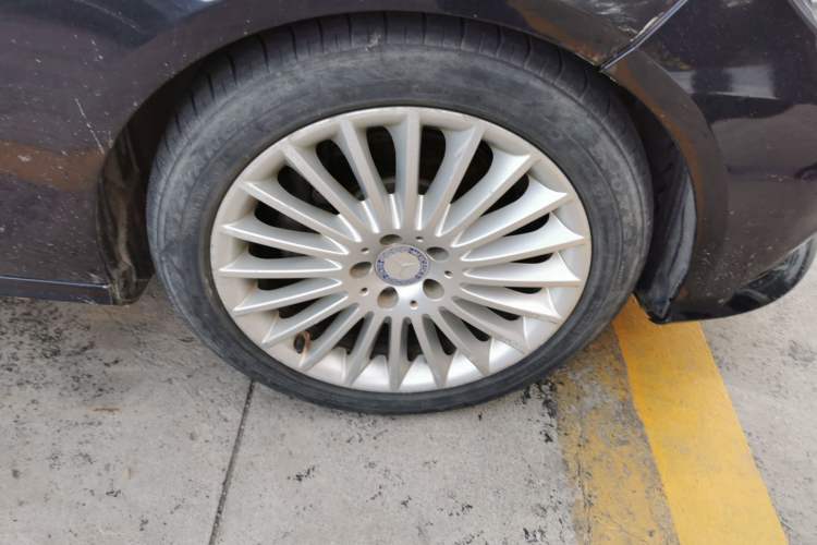 Used Mercedes-Benz E-Class  Right Front Wheel Hub