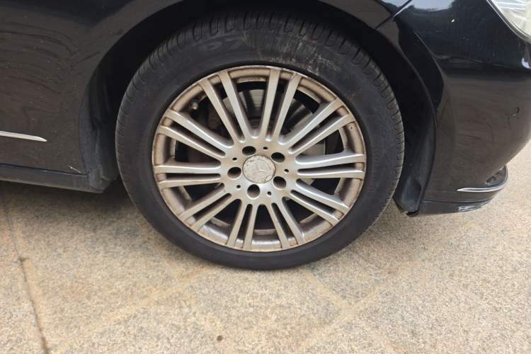 Used Mercedes-Benz E-Class 2009 E 300 Elegant Model Right Front Wheel Hub