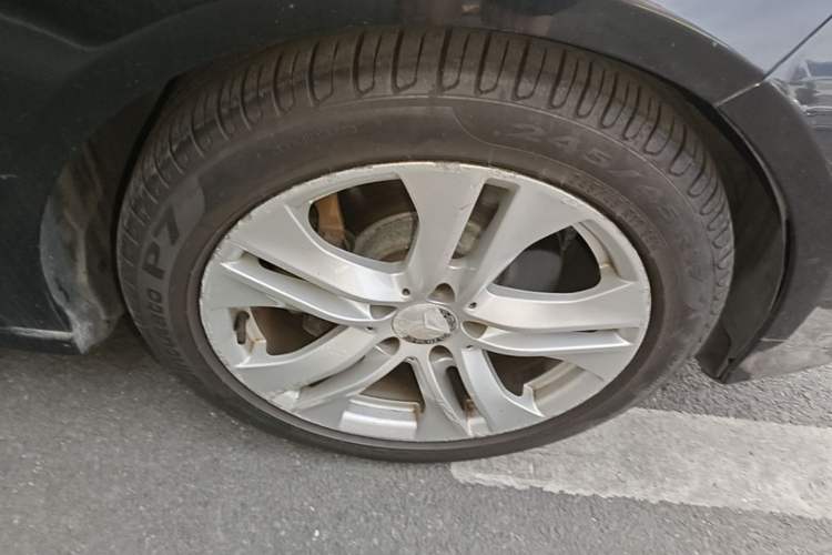 Used Mercedes-Benz E-Class 2009 E 300 Elegant Model Right Front Wheel Hub