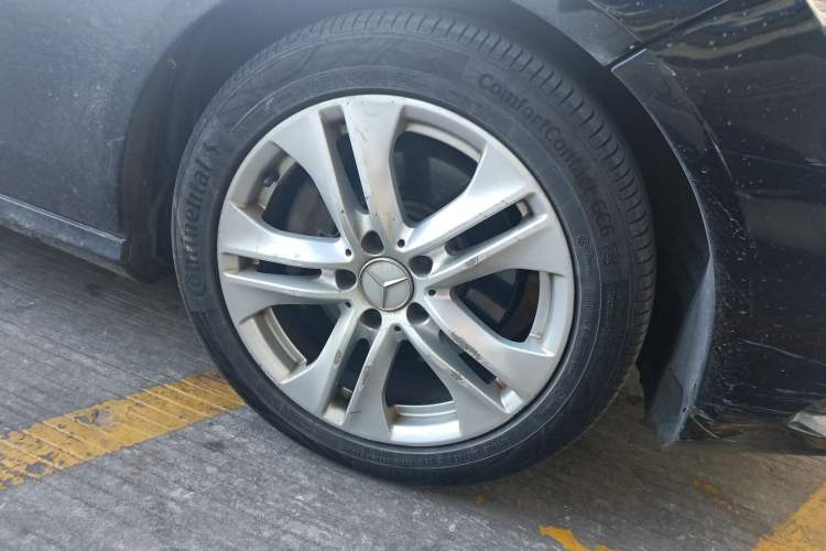 Used Mercedes-Benz E-Class 2009 E 300 Fashion Model Right Front Wheel Hub