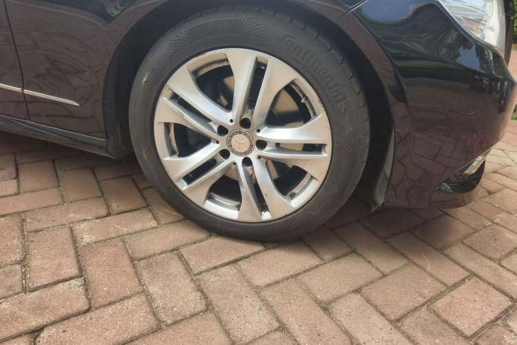 Used Mercedes-Benz E-Class 2009 E 300 Fashion Model Right Front Wheel Hub