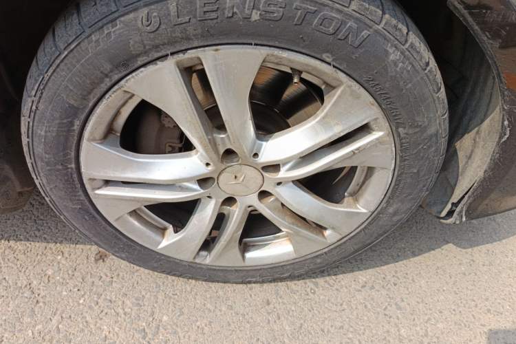 Used Mercedes-Benz E-Class 2009 E 300 Fashion Model Right Front Wheel Hub