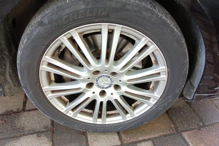 Used Mercedes-Benz E-Class 2009 E 300 Elegant Model Right Front Wheel Hub