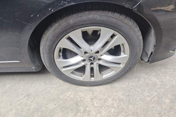 Used Mercedes-Benz E-Class 2009 E 300 Fashion Model Right Front Wheel Hub