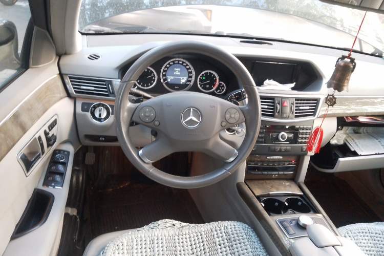 Used Mercedes-Benz E-Class 2009 E 300 Elegant Model Steering Wheel