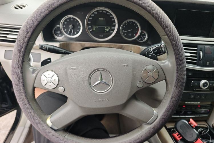 Used Mercedes-Benz E-Class 2009 E 300 Elegant Model Steering Wheel