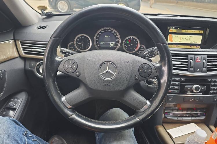 Used Mercedes-Benz E-Class 2009 E 300 Elegant Model Steering Wheel
