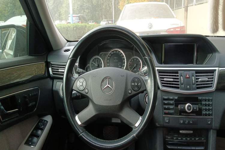 Used Mercedes-Benz E-Class 2009 E 300 Fashion Model Steering Wheel