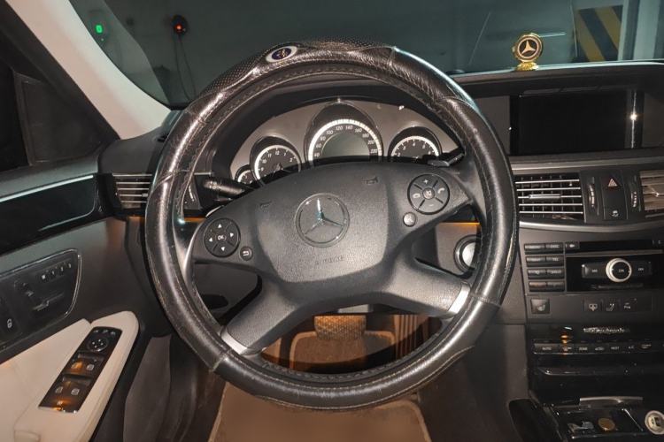 Used Mercedes-Benz E-Class 2009 E 300 Fashion Model Steering Wheel
