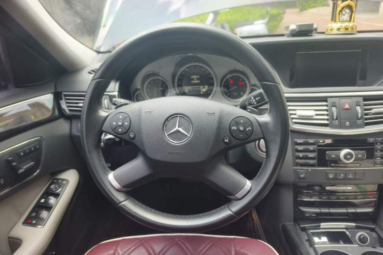 Used Mercedes-Benz E-Class 2009 E 300 Fashion Model Steering Wheel