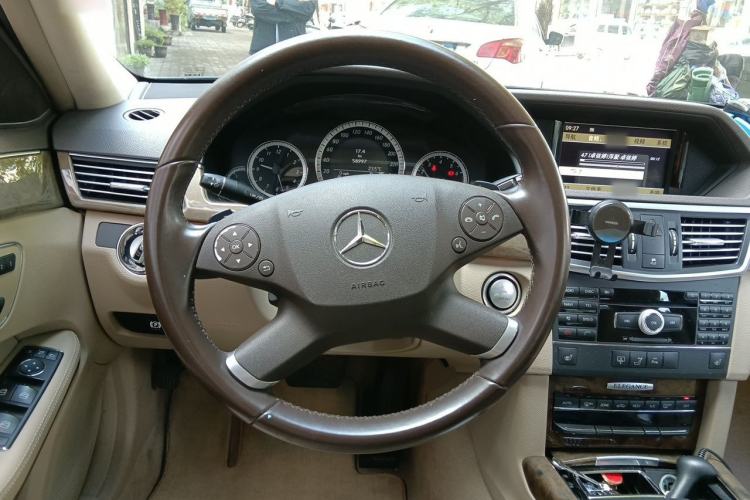 Used Mercedes-Benz E-Class 2009 E 300 Elegant Model Steering Wheel