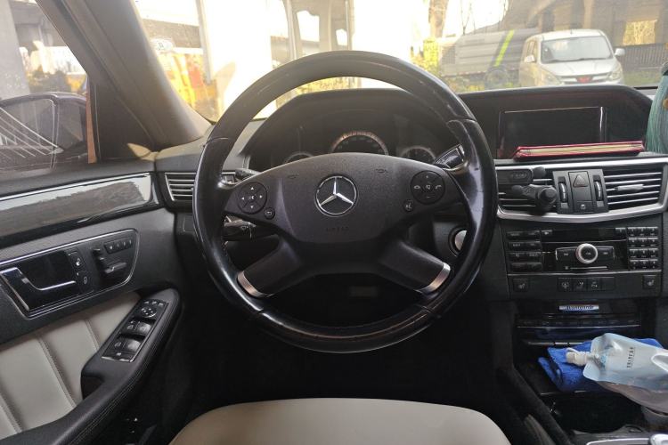 Used Mercedes-Benz E-Class 2009 E 300 Fashion Model Steering Wheel