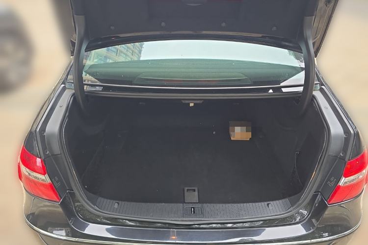 Used Mercedes-Benz E-Class 2009 E 300 Elegant Model Trunk