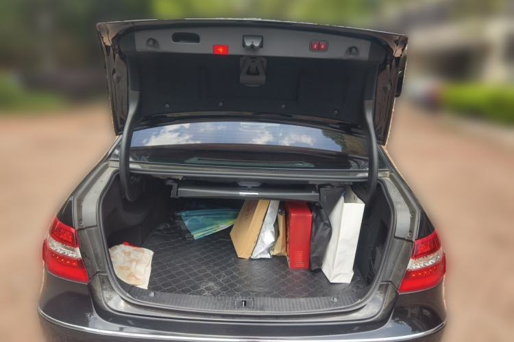 Used Mercedes-Benz E-Class 2009 E 300 Fashion Model Trunk