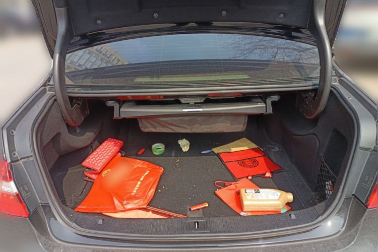 Used Mercedes-Benz E-Class 2009 E 300 Fashion Model Trunk