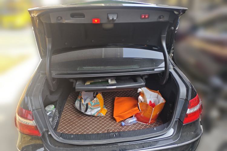 Used Mercedes-Benz E-Class 2009 E 300 Fashion Model Trunk