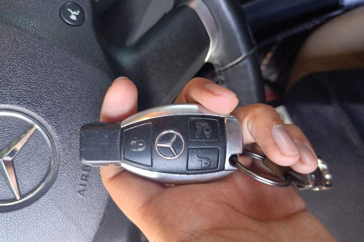 Used Mercedes-Benz E-Class 2009 E 300 Fashion Model Vehicle Key