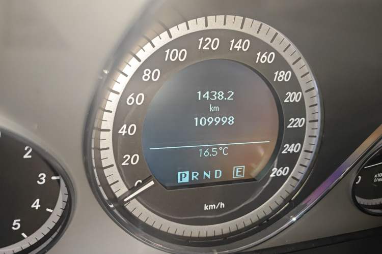 Used Mercedes-Benz E-Class 2009 E 350 Coupe Odometer Close Up