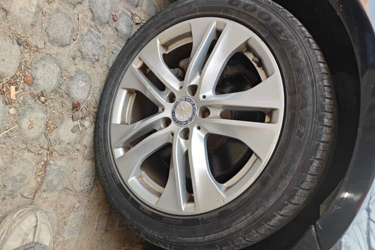 Used Mercedes-Benz E-Class 2009 E 350 Coupe Right Front Wheel Hub