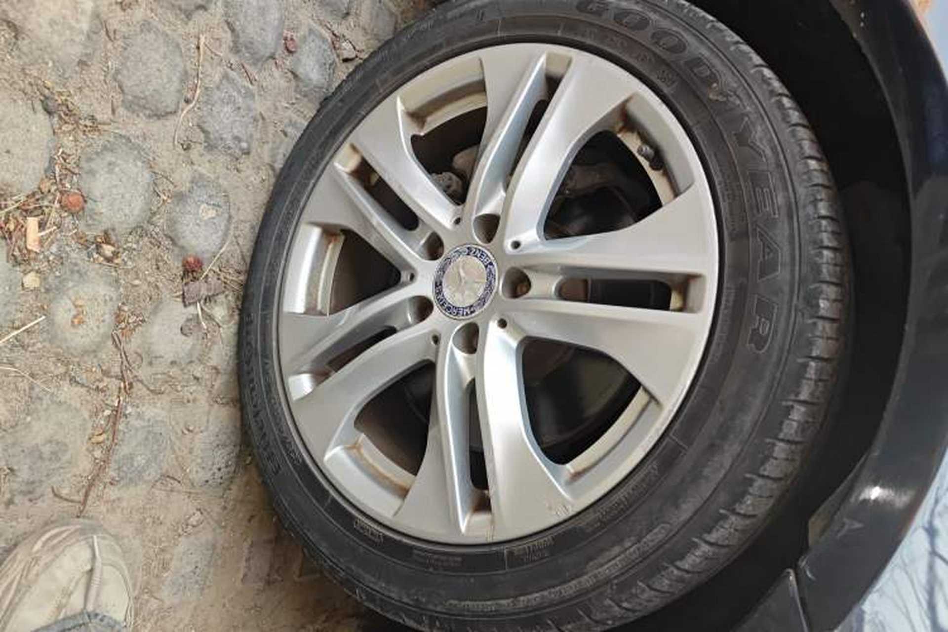 Used Mercedes-Benz E-Class 2009 E 350 Coupe Right Front Wheel Hub