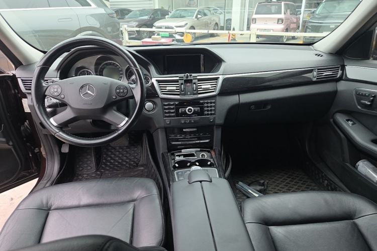 Used Mercedes-Benz E-Class 2009 E 300 Fashion Model Center Console