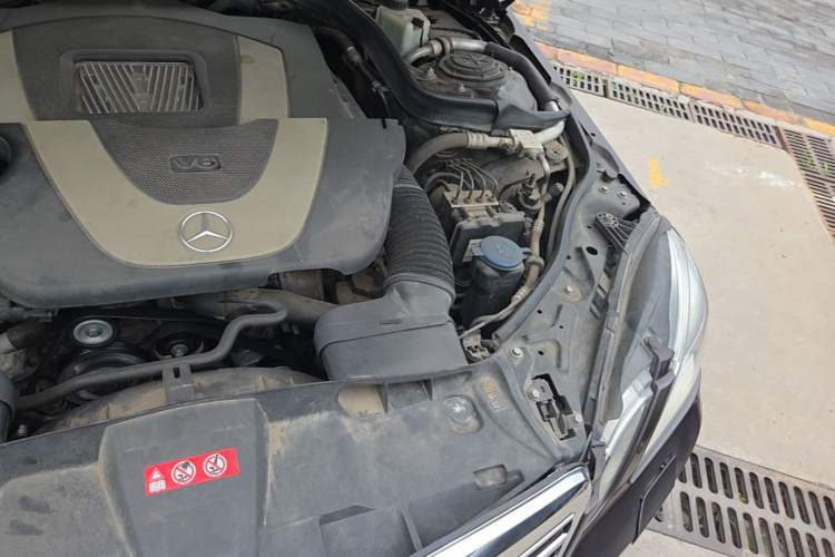 Used Mercedes-Benz E-Class 2009 E 300 Fashion Model Engine Bay Left