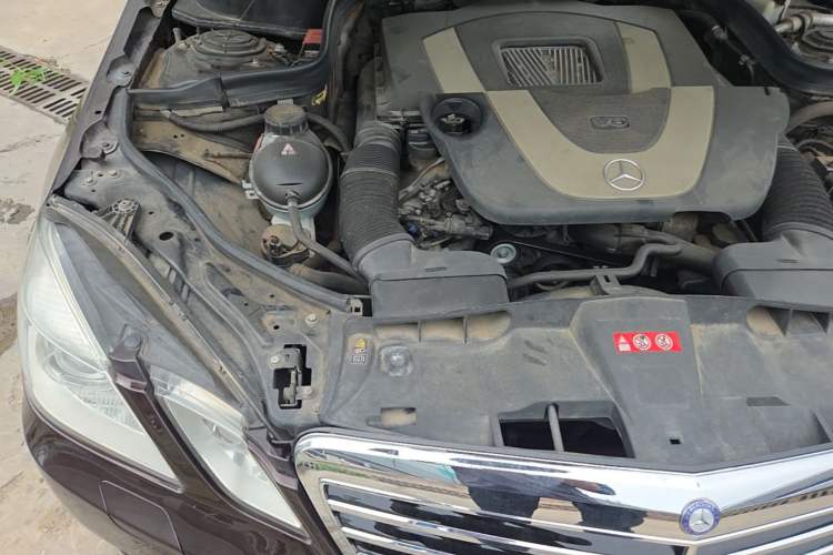 Used Mercedes-Benz E-Class 2009 E 300 Fashion Model Engine Bay Right