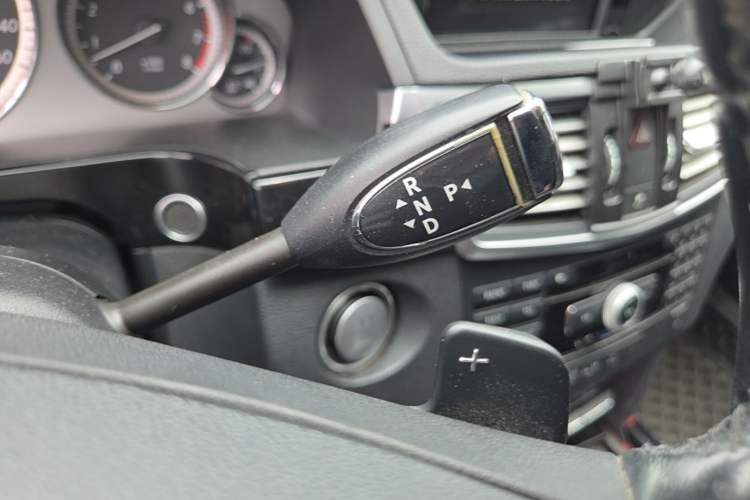 Used Mercedes-Benz E-Class 2009 E 300 Fashion Model Gear Lever