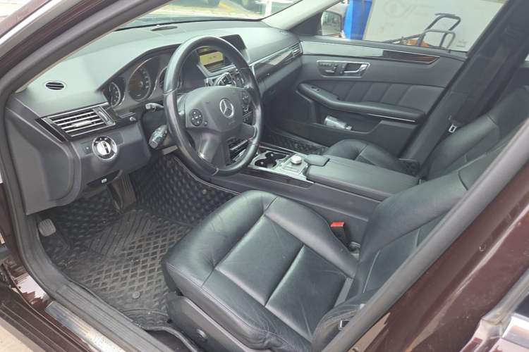 Used Mercedes-Benz E-Class 2009 E 300 Fashion Model Left Front Seat