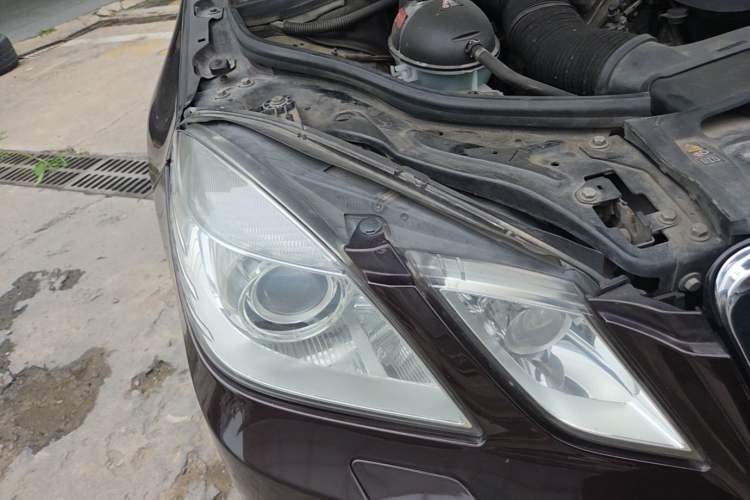 Used Mercedes-Benz E-Class 2009 E 300 Fashion Model Right Front Headlight