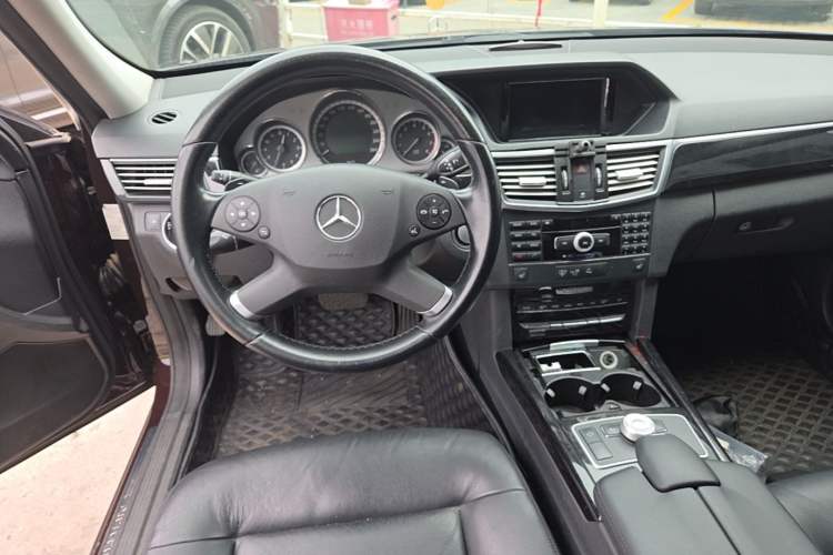 Used Mercedes-Benz E-Class 2009 E 300 Fashion Model Steering Wheel