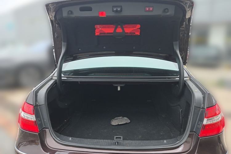 Used Mercedes-Benz E-Class 2009 E 300 Fashion Model Trunk
