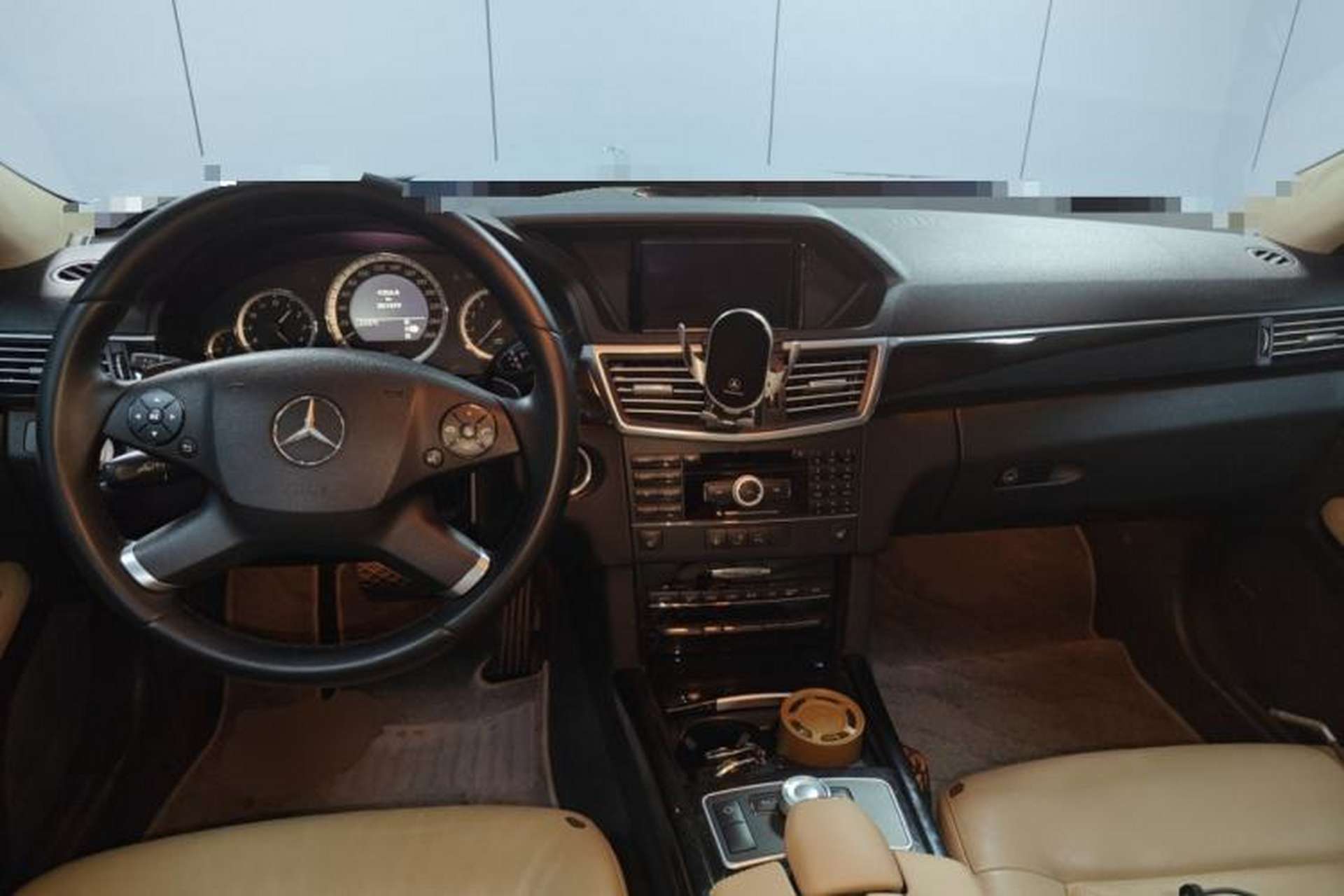 Used Mercedes-Benz E-Class 2009 E 300 Fashion Model Center Console