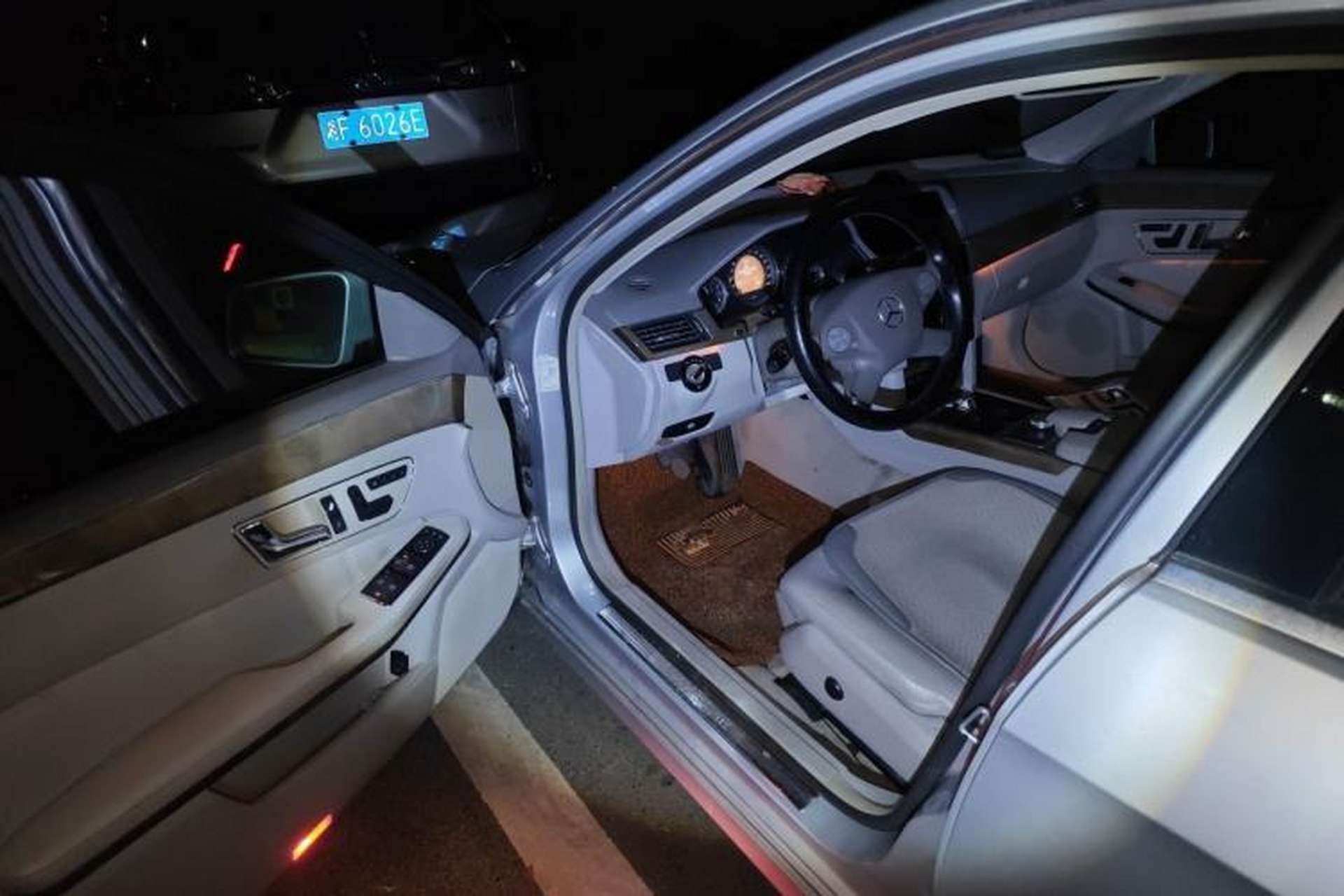 Used Mercedes-Benz E-Class 2009 E 300 Elegant Model Driver Seat