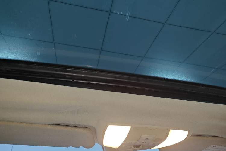 Used Mercedes-Benz E-Class 2009 E 300 Fashion Model Headliner