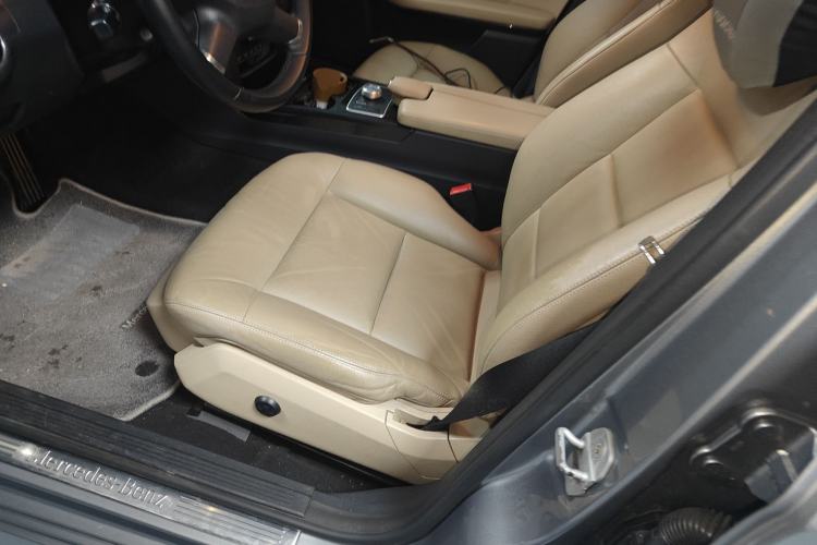 Used Mercedes-Benz E-Class 2009 E 300 Fashion Model Left Front Seat