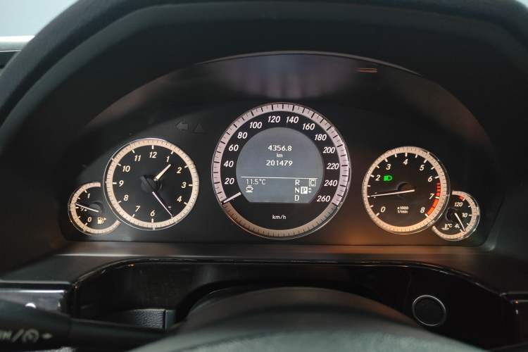 Used Mercedes-Benz E-Class 2009 E 300 Fashion Model Odometer Close Up