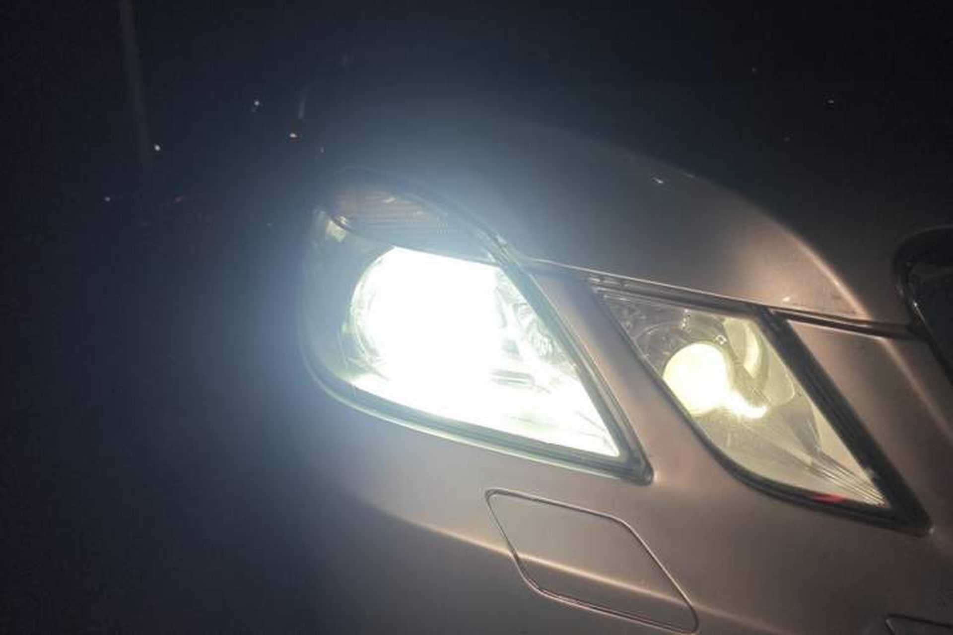 Used Mercedes-Benz E-Class 2009 E 300 Elegant Model Right Front Headlight