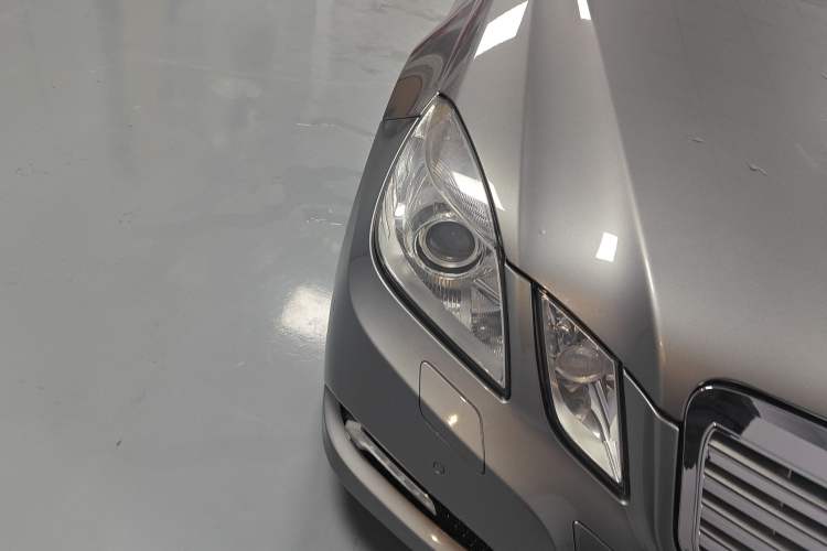 Used Mercedes-Benz E-Class 2009 E 300 Fashion Model Right Front Headlight