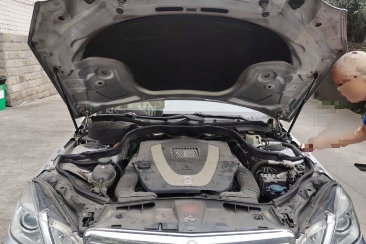 Used Mercedes-Benz E-Class 2009 E 300 Fashion Model Engine Bay