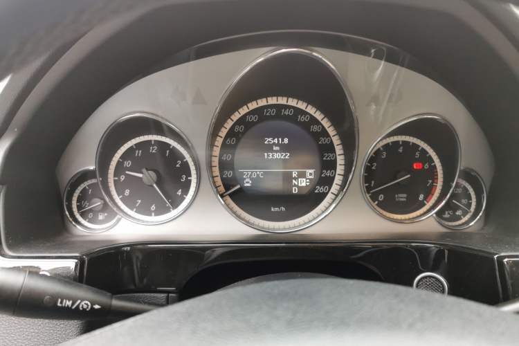 Used Mercedes-Benz E-Class 2009 E 300 Fashion Model Odometer Close Up