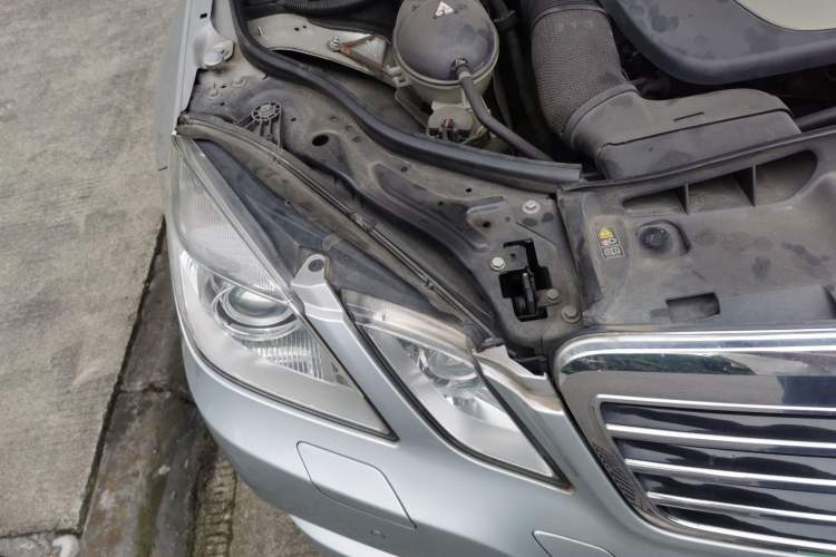 Used Mercedes-Benz E-Class 2009 E 300 Fashion Model Right Front Headlight