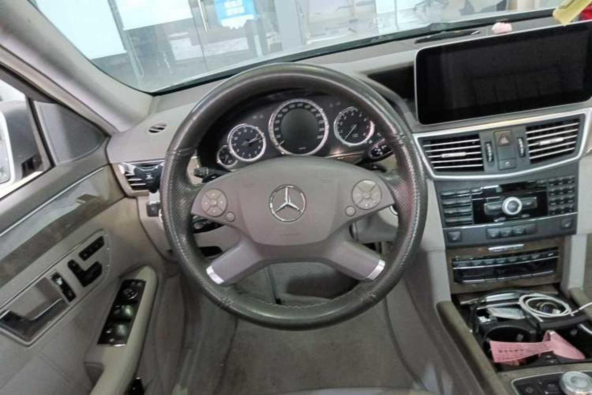 Used Mercedes-Benz E-Class 2009 E 300 Elegant Model Steering Wheel