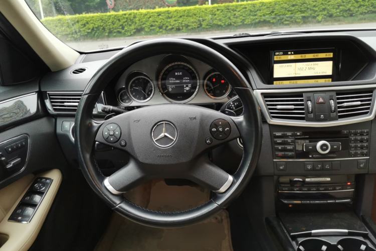 Used Mercedes-Benz E-Class 2009 E 300 Fashion Model Steering Wheel