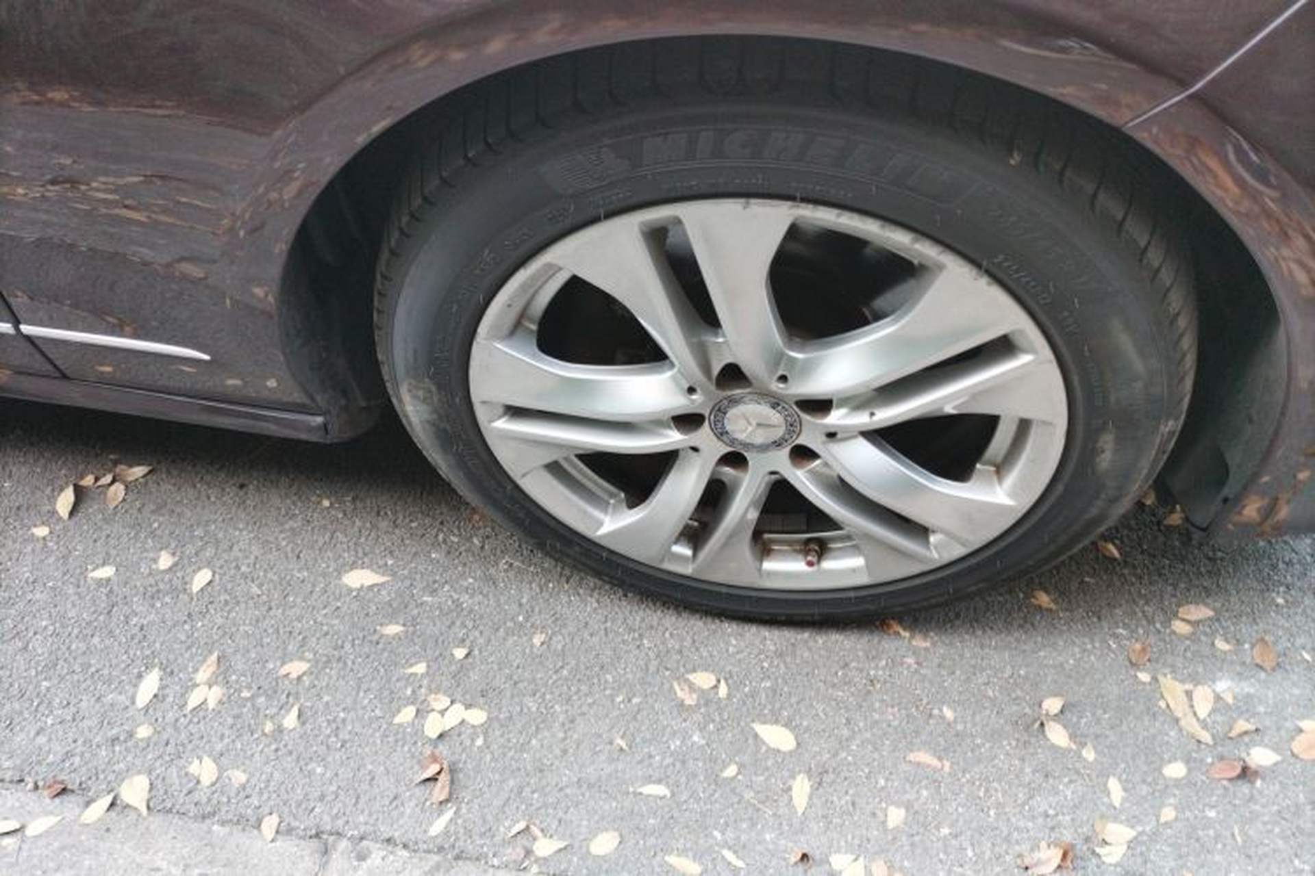 Used Mercedes-Benz E-Class 2009 E 300 Fashion Model Right Front Wheel Hub