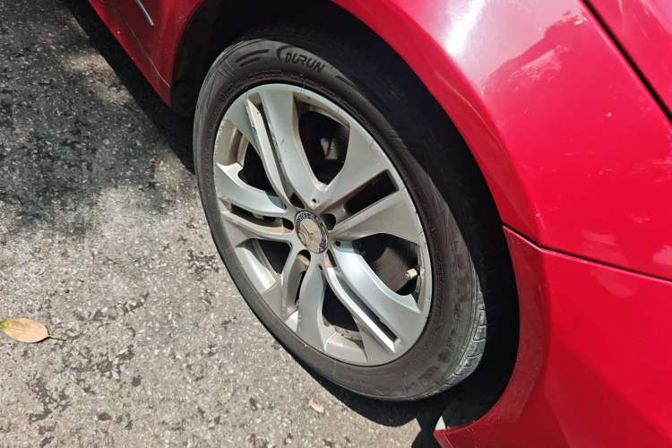 Used Mercedes-Benz E-Class 2009 E 350 Coupe Right Front Wheel Hub