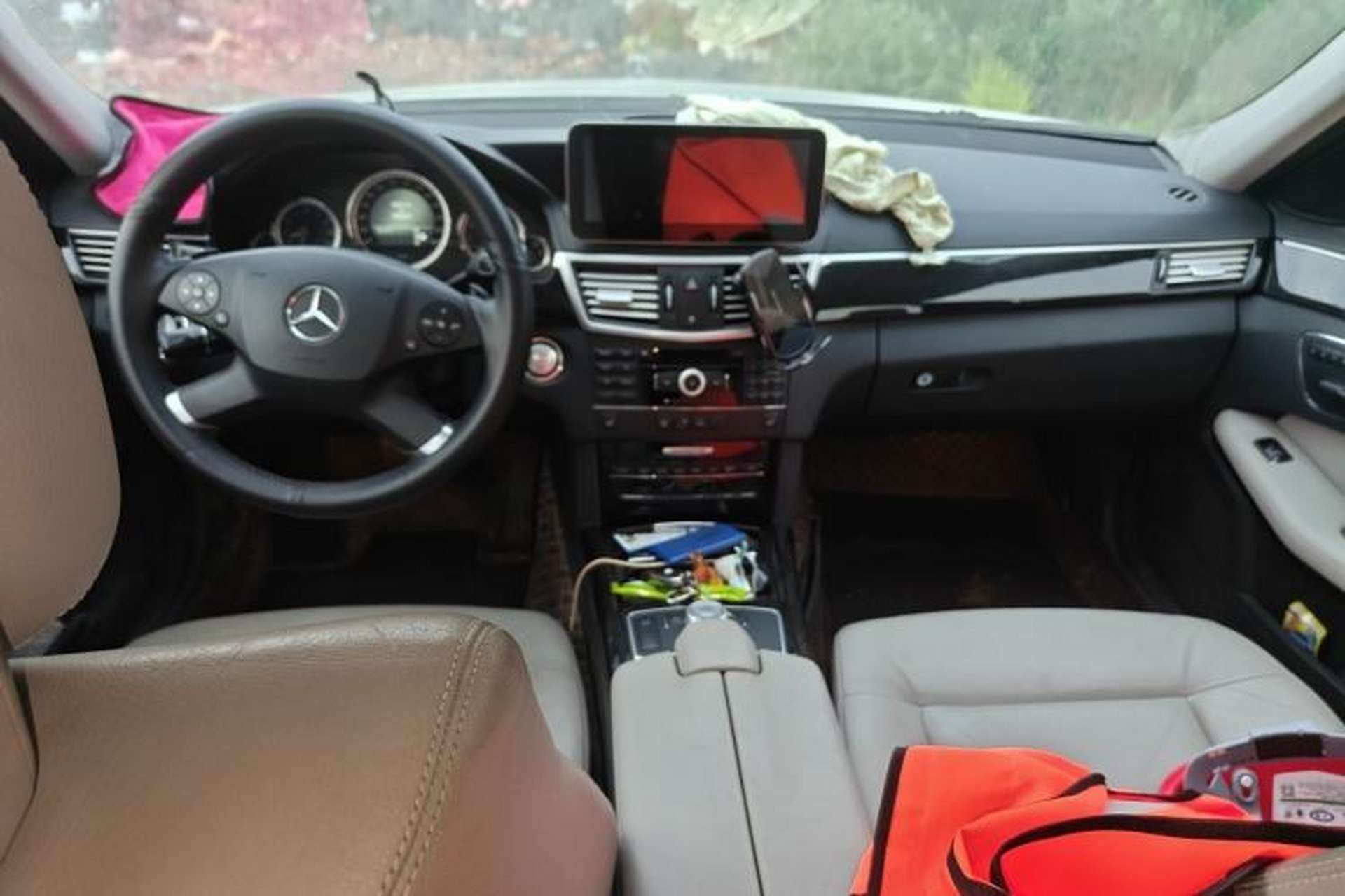 Used Mercedes-Benz E-Class 2009 E 300 Fashion Model Center Console