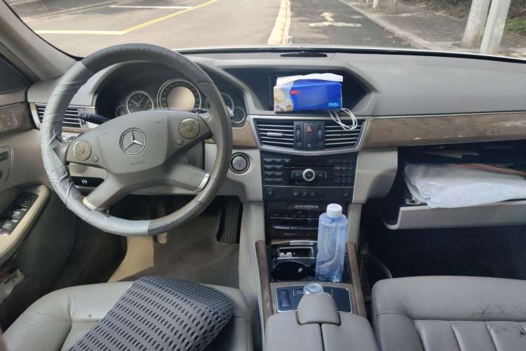 Used Mercedes-Benz E-Class 2009 E 300 Elegant Model Center Console