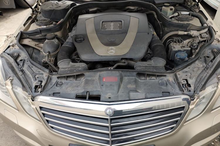 Used Mercedes-Benz E-Class 2009 E 300 Fashion Model Engine Bay